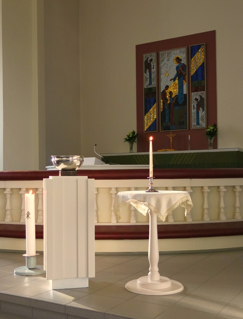 Kastepöytä Joutsenon kirkossa
