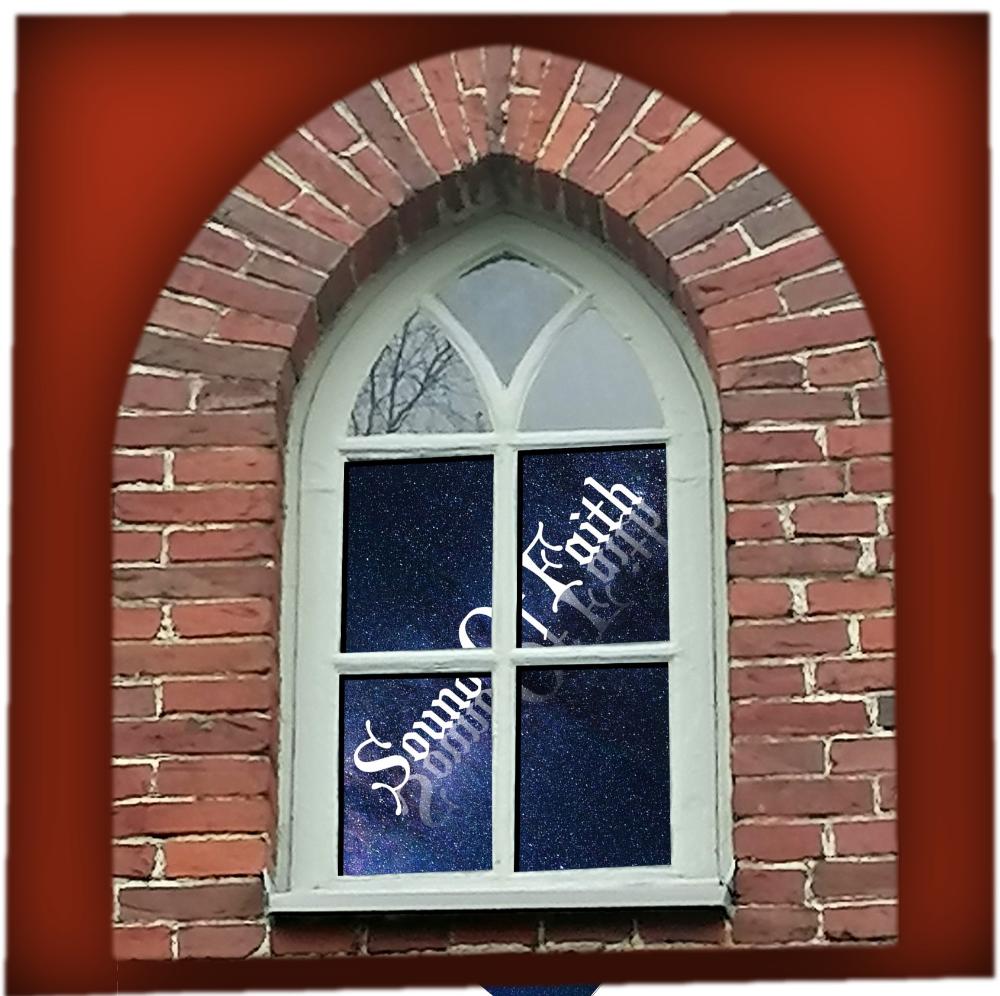Kellotapulin ikkuna, jossa Sound of Faithin logo