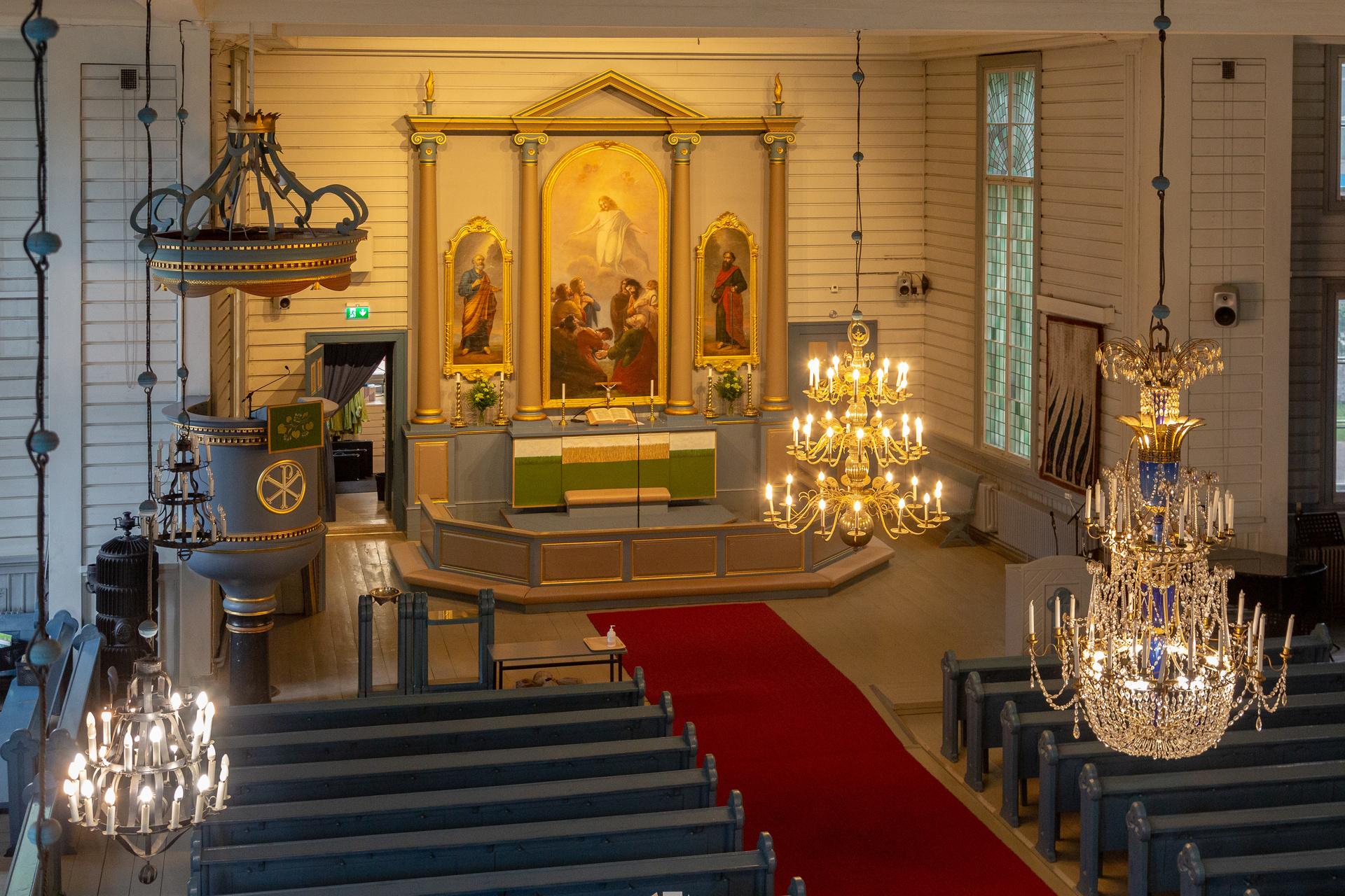 Lappeen Marian kirkko ja kellotapuli sekä sisäkuvia
