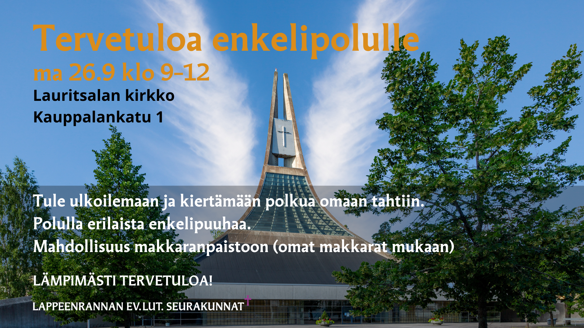 Enkelipolku Lauritsalan kirkolla. Kirkon päällä enkelin siiven muotoiset pilvet sinisellä taivaalla.