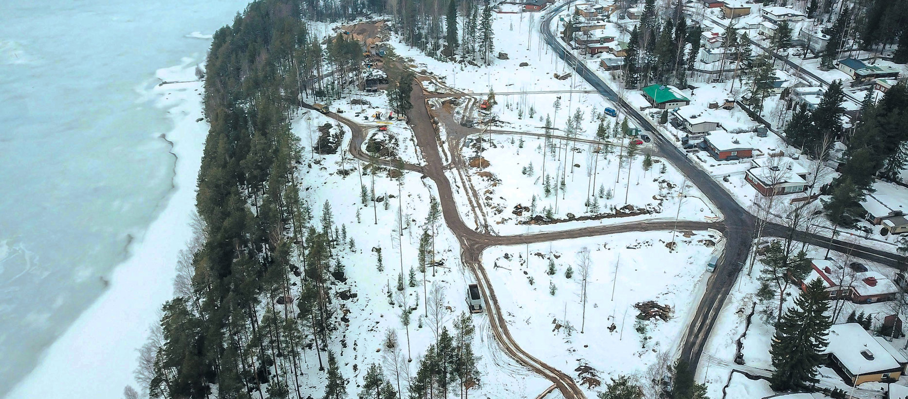 Avaa kuva isommaksi Ilmakuva Kaislarannan tonteista.