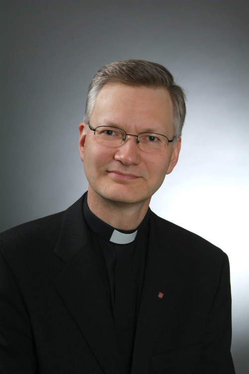 piispa Seppo Häkkinen_M.jpg