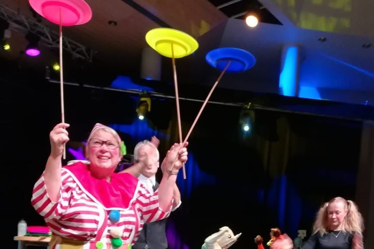 Viisivuotiaiden juhlan ohjelmaa.