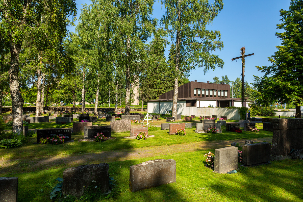 Kesäinen näkymä Joutsenon hautausmaalta