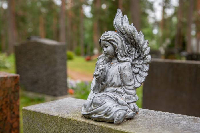 Enkeli hautakivellä